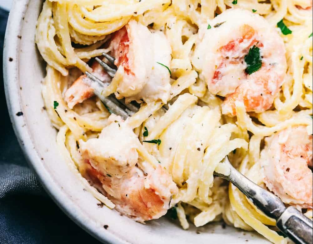 Creamy Garlic Shrimp Alfredo Pasta
